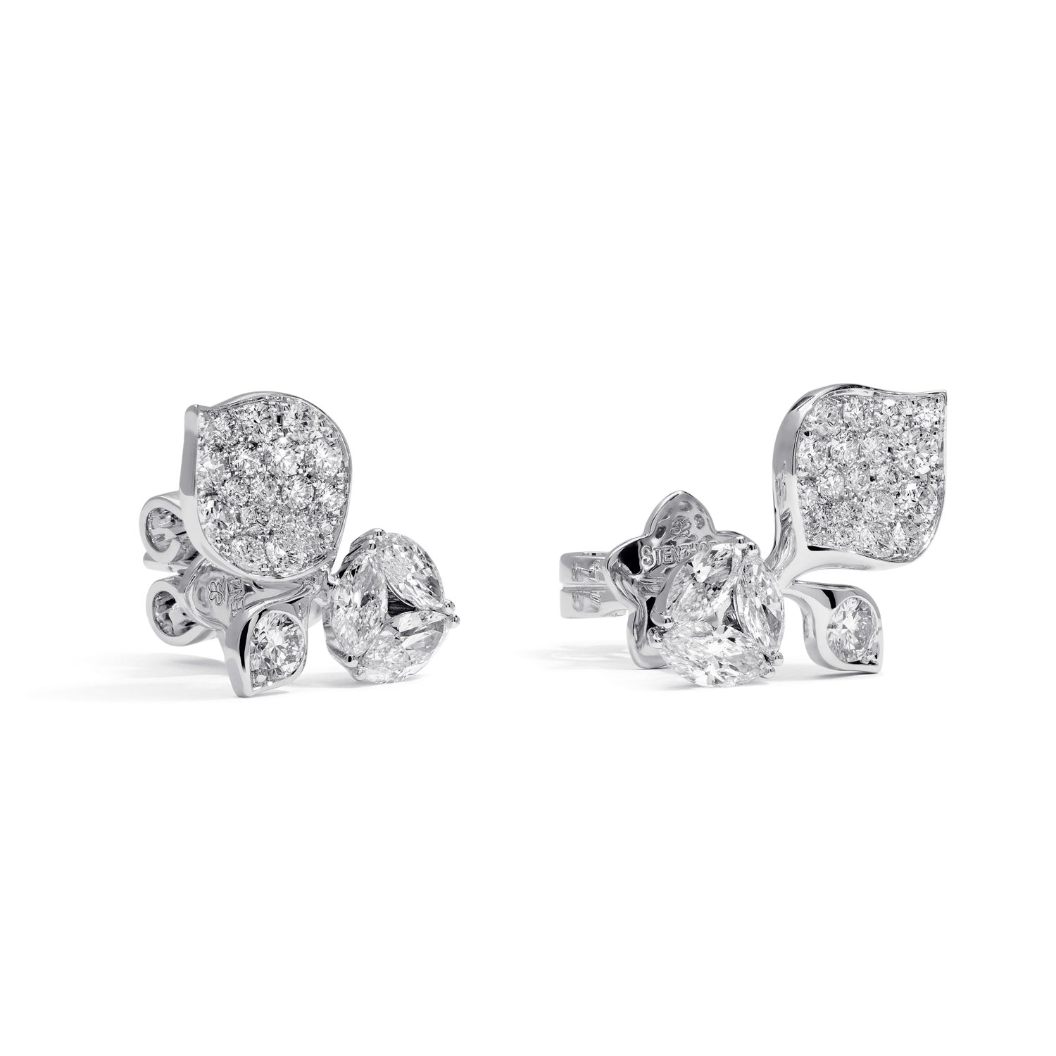 À FLEUR DE PARIS small diamond Leaf Earrings