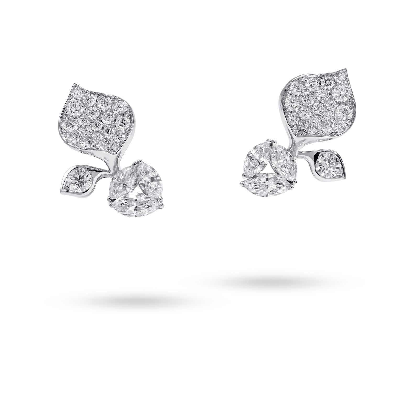 À FLEUR DE PARIS small diamond Leaf Earrings