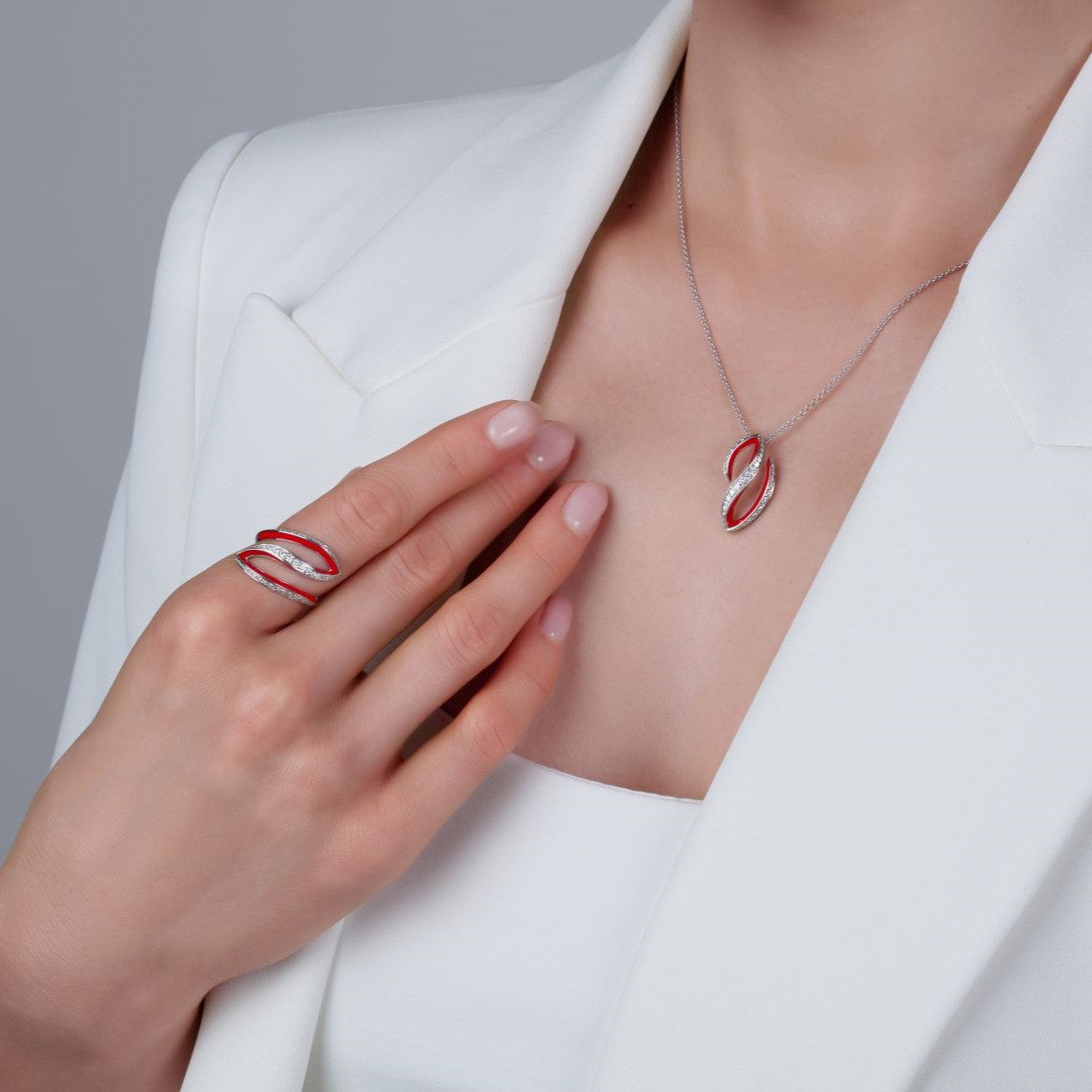 VIVA small Curved Ring with Diamonds and Red Enamel